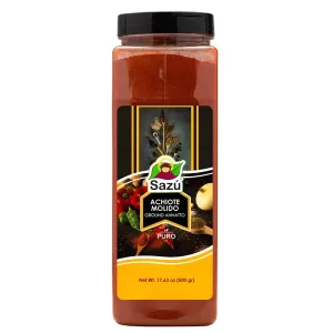 Achiote molido Sazú 500 gr en tarro dosificador, condimento natural ideal para dar color y sabor a arroces, carnes, sopas y guisos tradicionales.