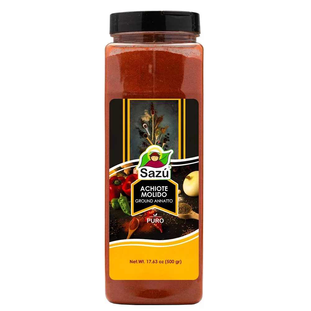 Achiote molido Sazú 500 gr en tarro dosificador, condimento natural ideal para dar color y sabor a arroces, carnes, sopas y guisos tradicionales.